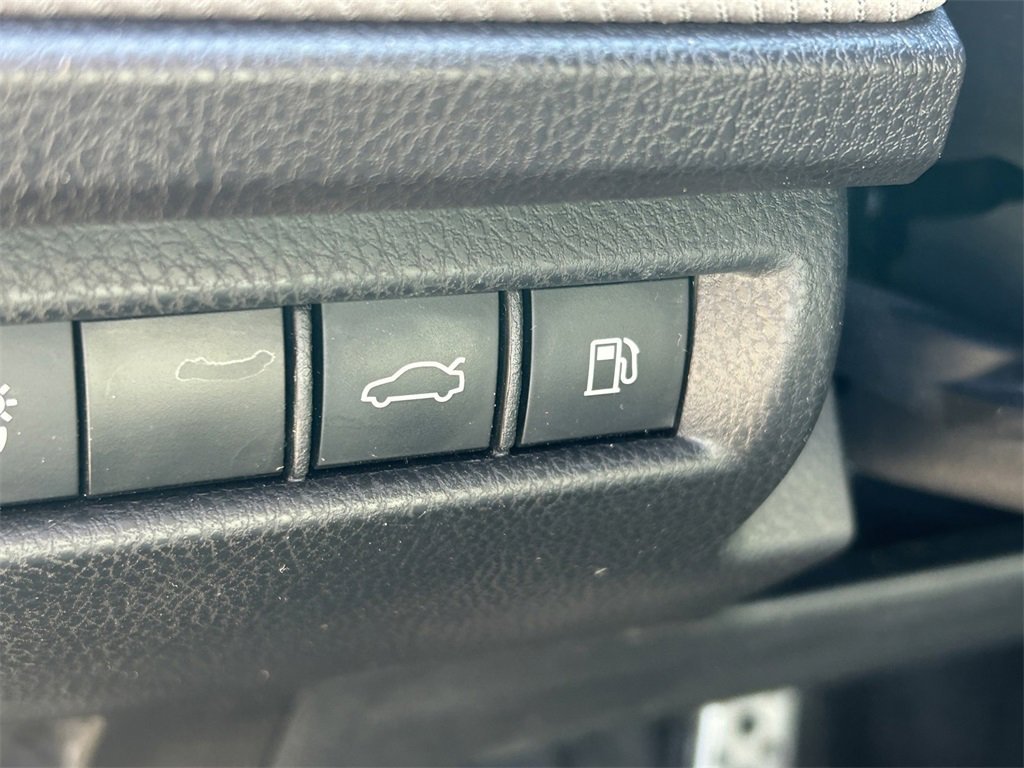 Used 2025 Toyota Camry SE image 25