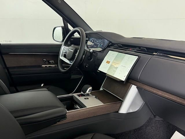 New 2025 Land Rover Range Rover SE image 19