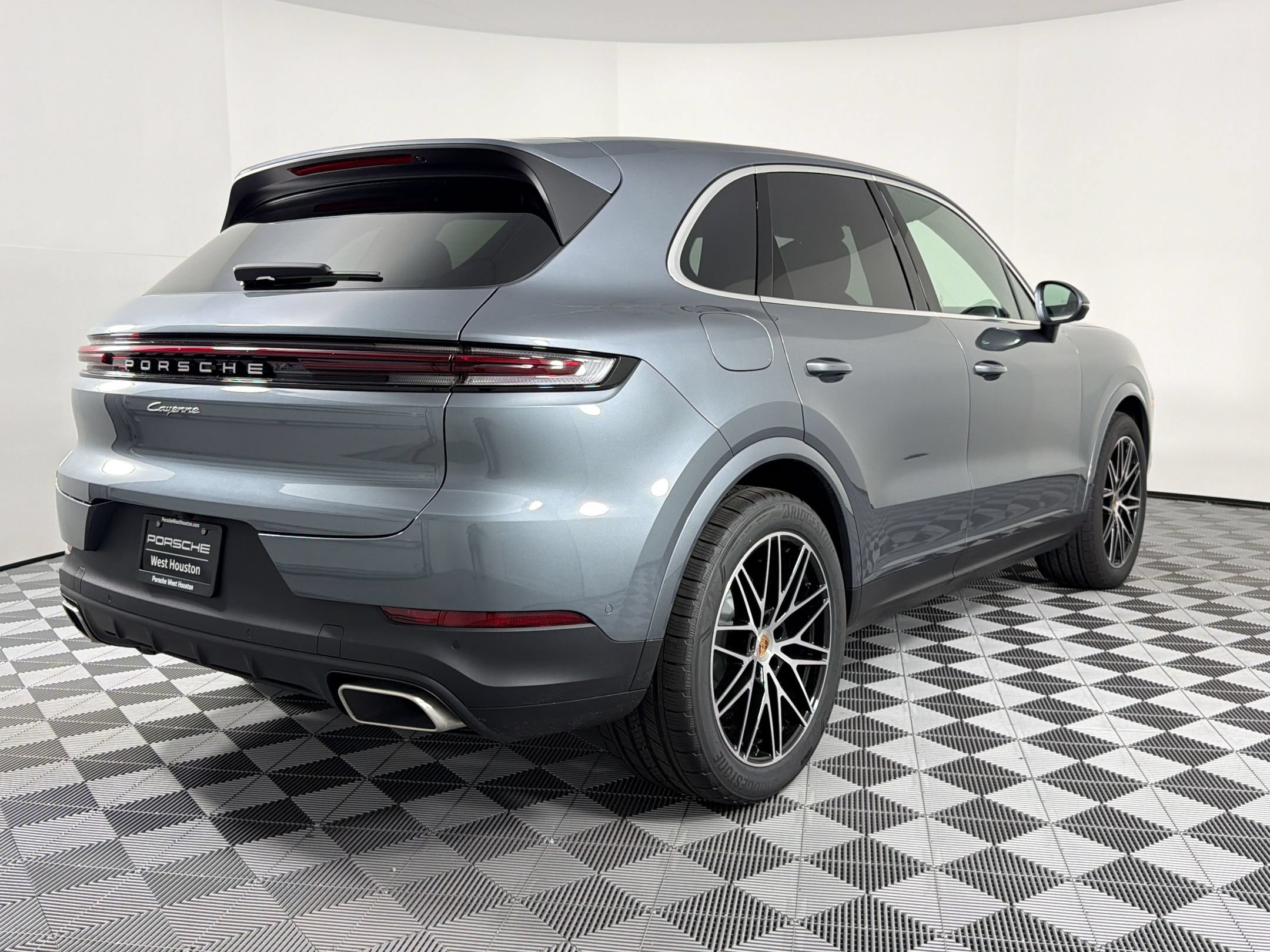 Certified 2026 Porsche Cayenne AWD/4WD image 9