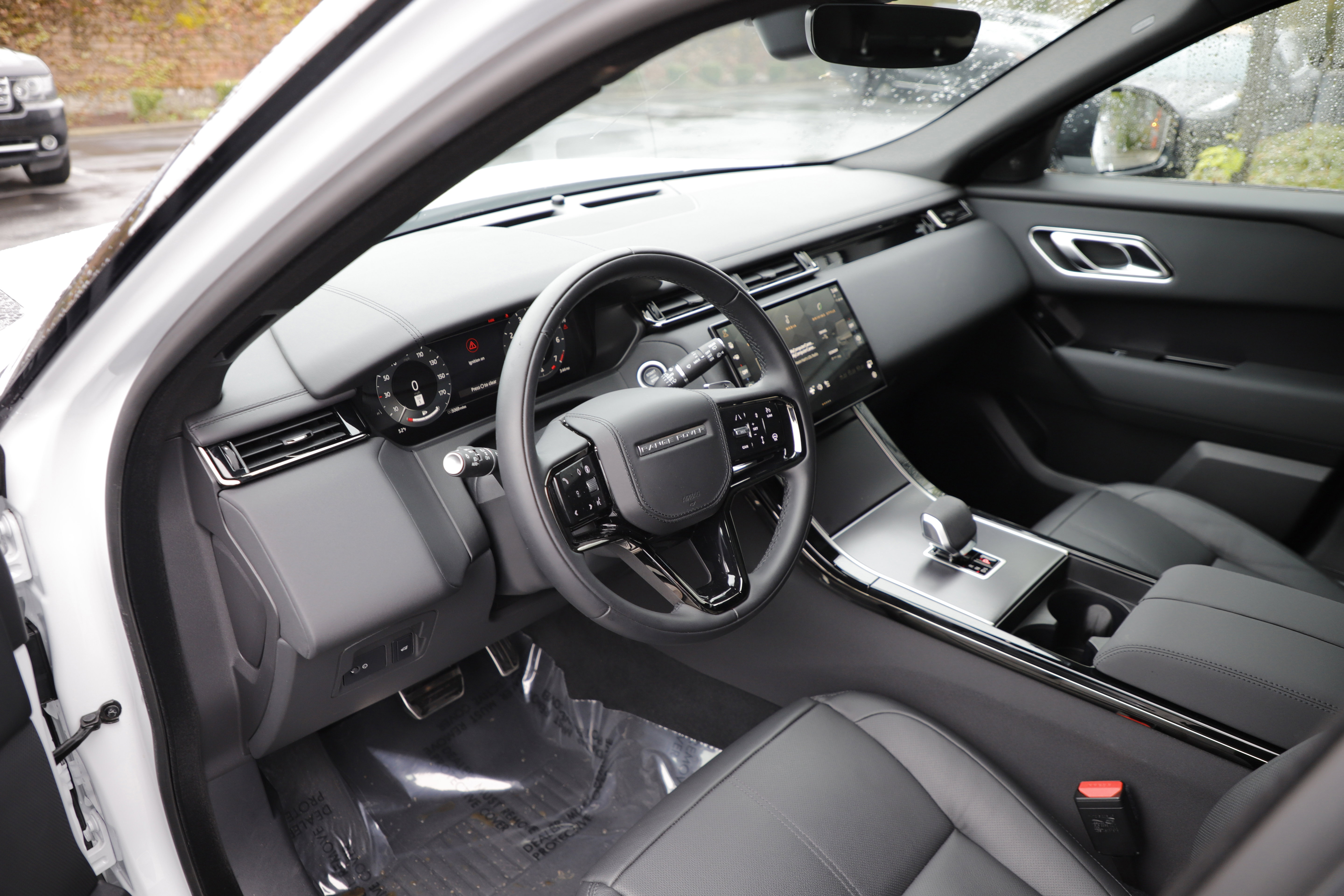 Certified 2026 Land Rover Range Rover Velar Dynamic SE AWD/4WD image 18