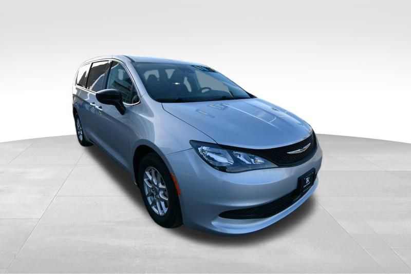 Used 2024 Chrysler Voyager LX FWD image 9