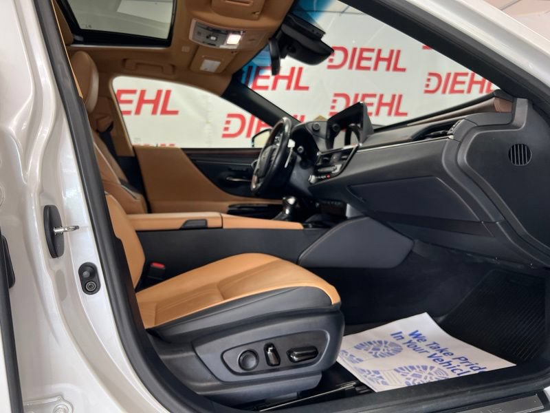 Used 2024 Lexus ES 300h w/ Accessory Package (Z1) FWD image 13