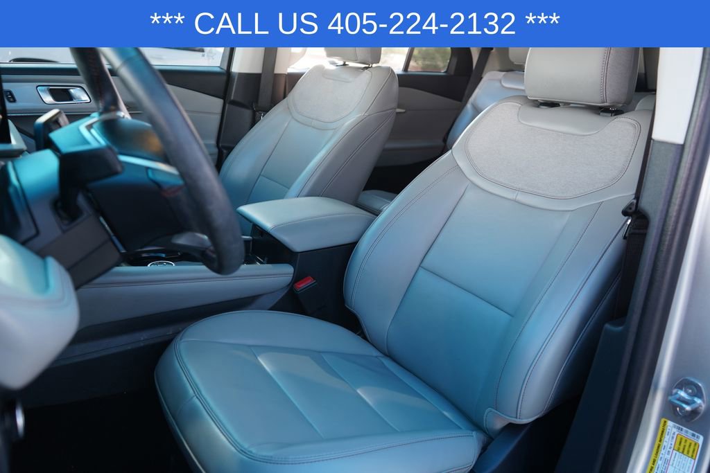 Used 2025 Ford Explorer Active w/ Active Comfort Package RWD image 19