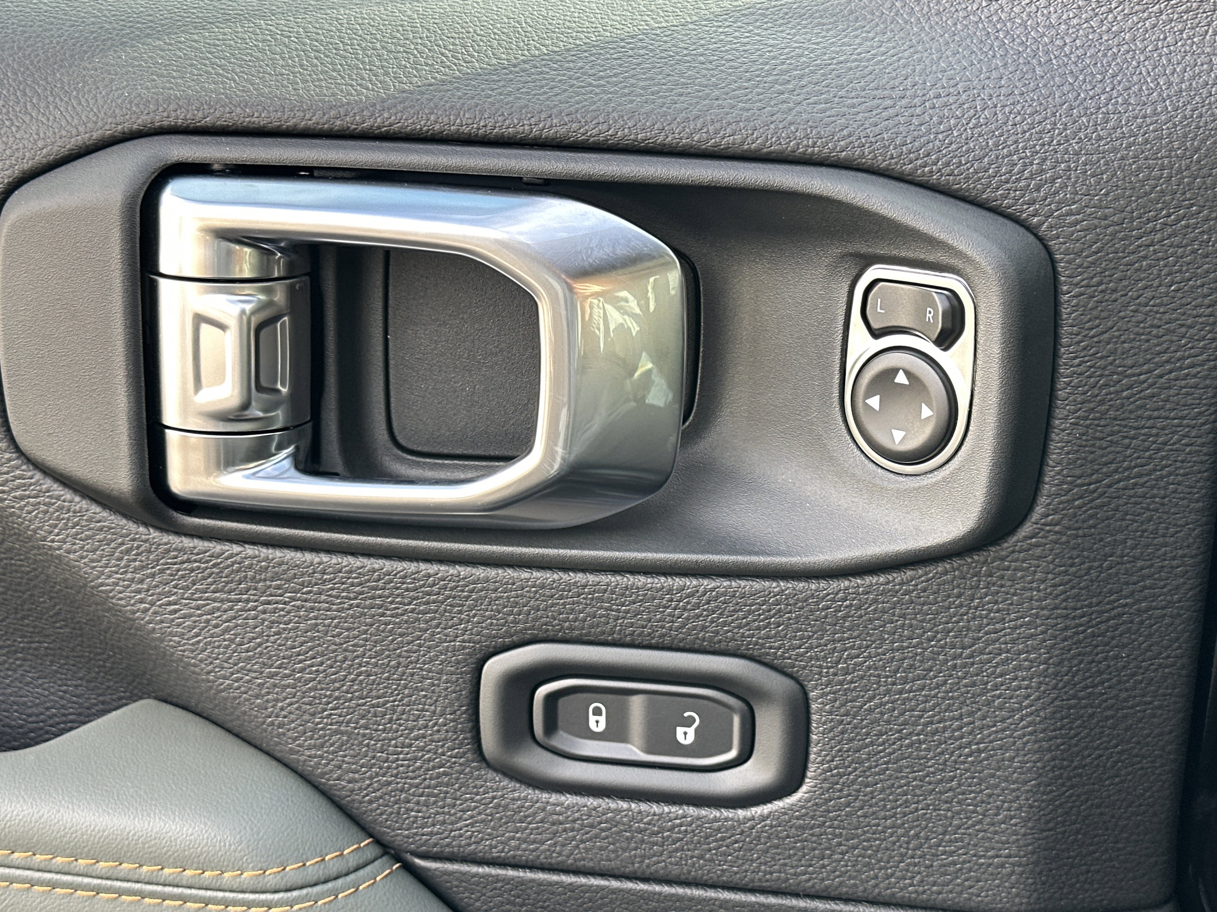 New 2026 Jeep Gladiator Mojave image 13