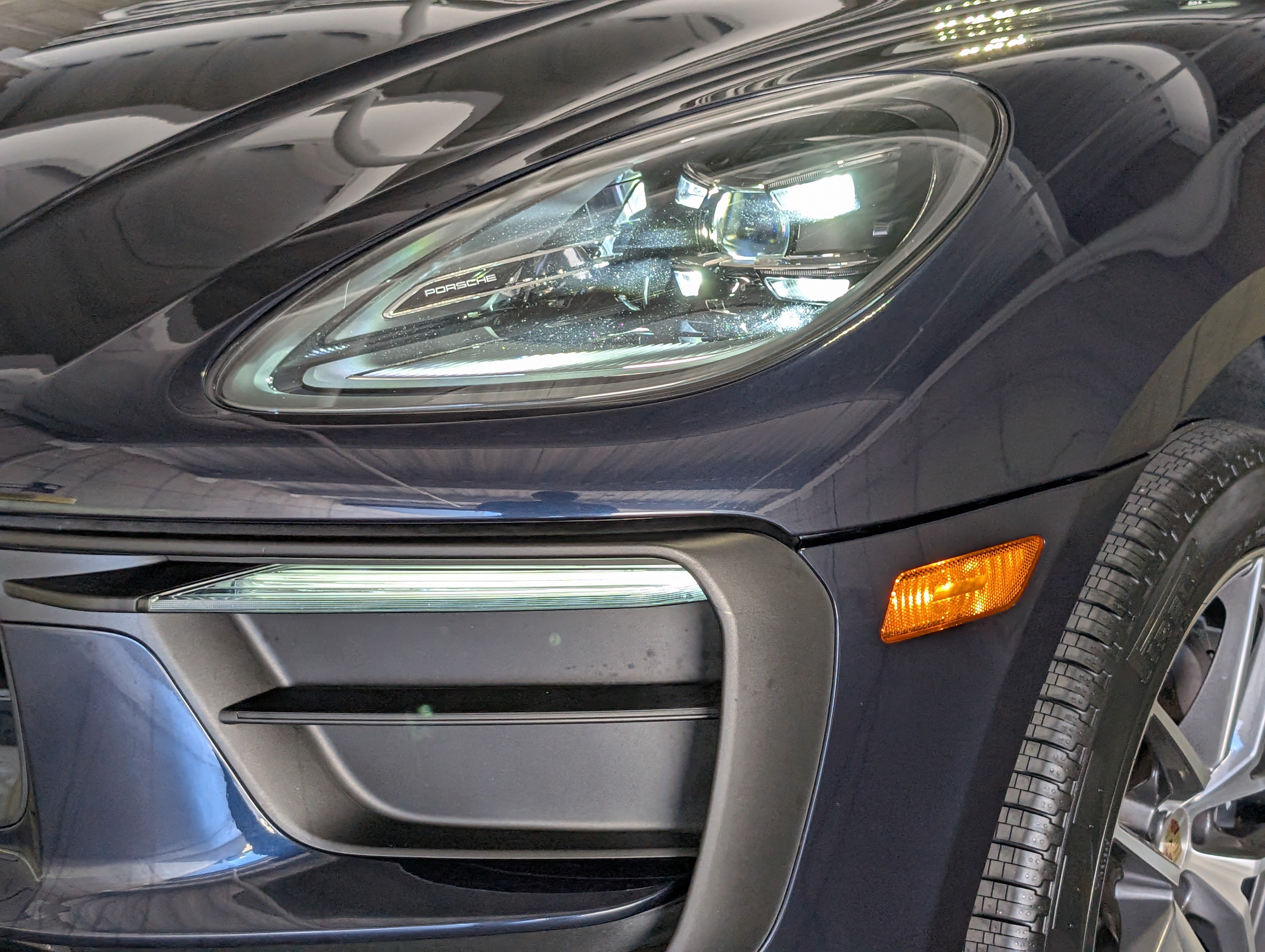 Certified 2023 Porsche Macan AWD/4WD image 13