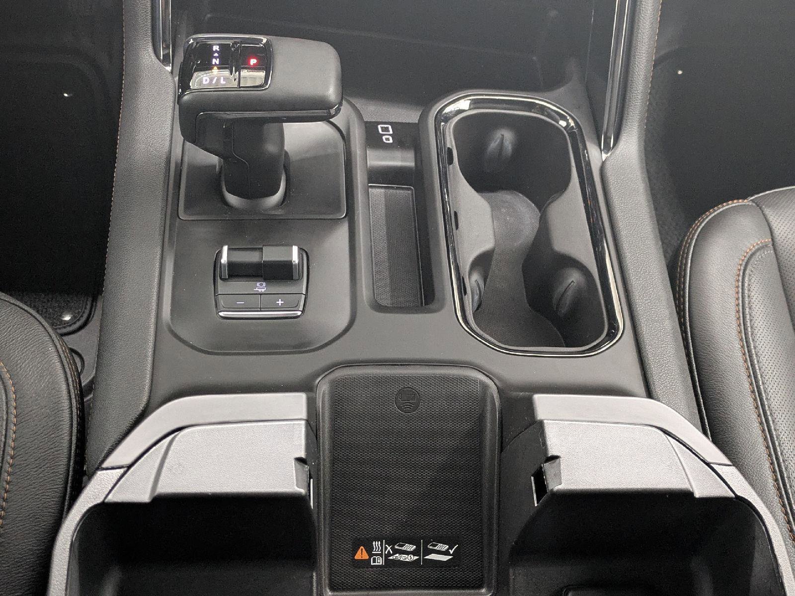 Used 2023 GMC Sierra 1500 AT4 w/ Technology Package image 6