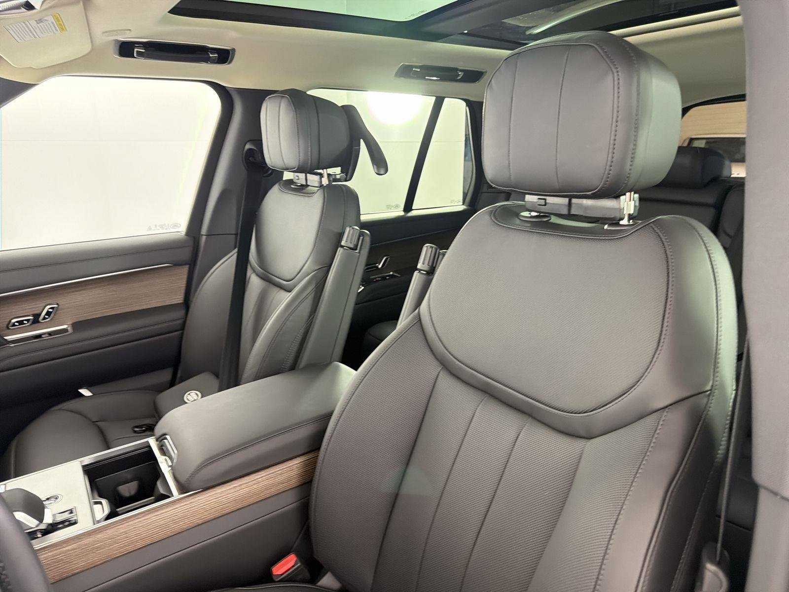 New 2026 Land Rover Range Rover SE image 25