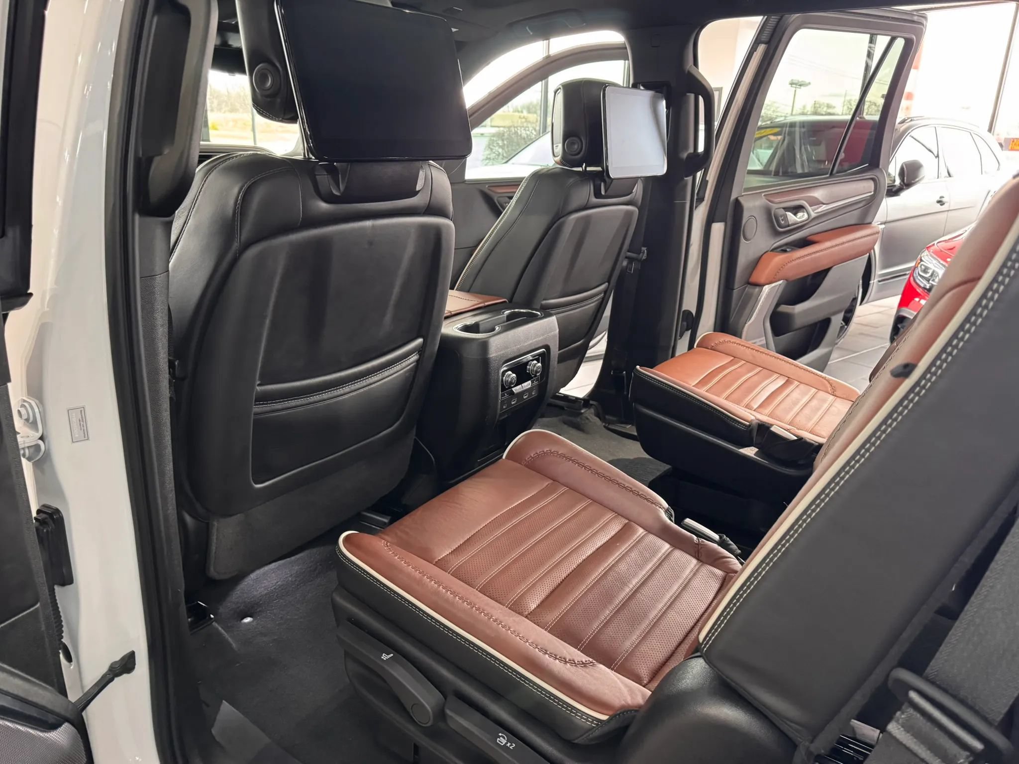 Used 2023 GMC Yukon Denali Ultimate AWD/4WD image 22