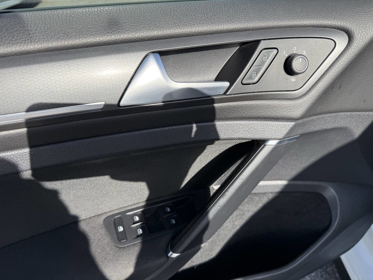 Used 2018 Volkswagen GTI SE image 19