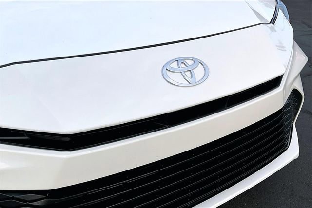 Used 2025 Toyota Camry LE image 32