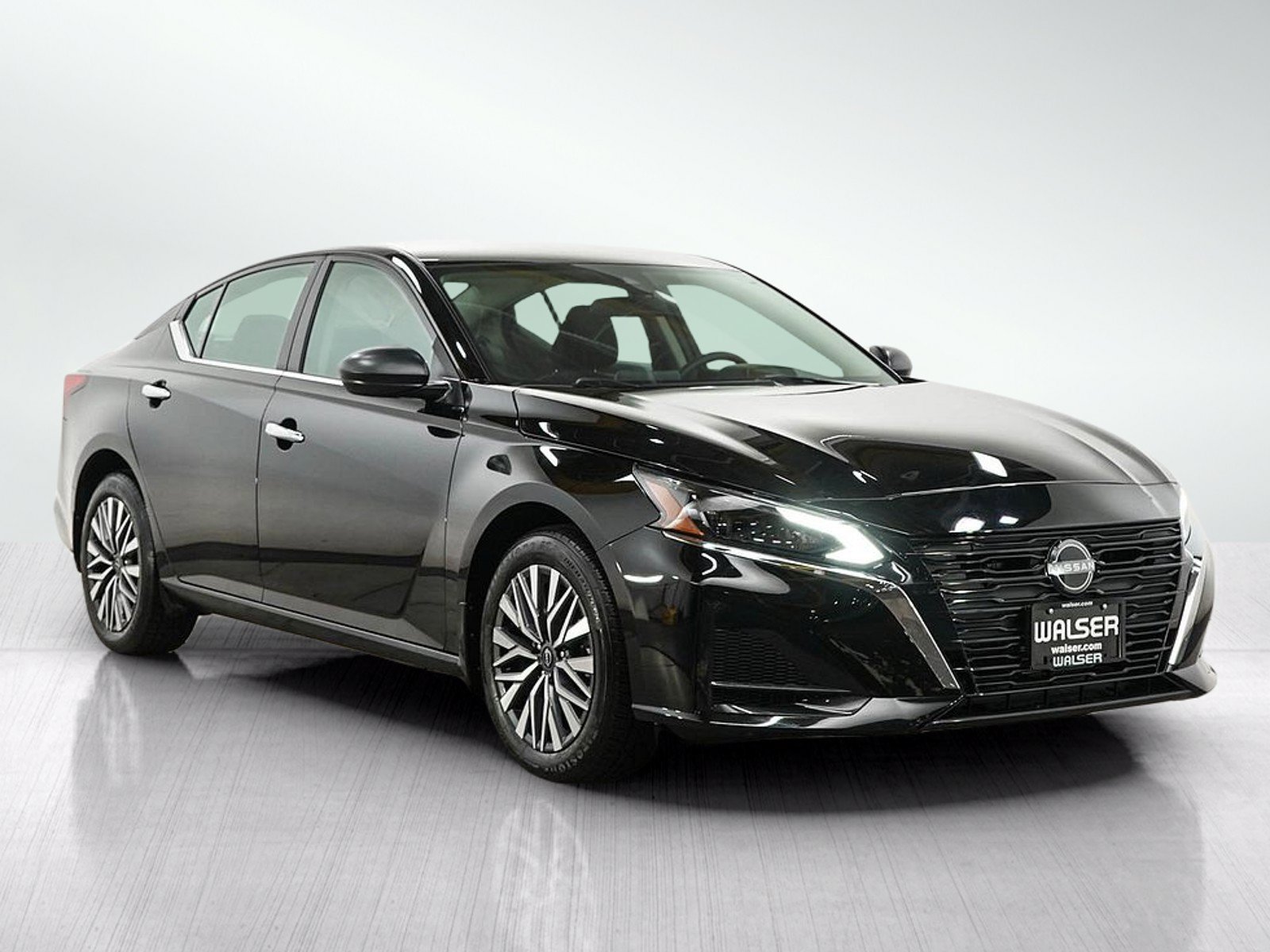 Used 2024 Nissan Altima 2.5 SV AWD/4WD image 7