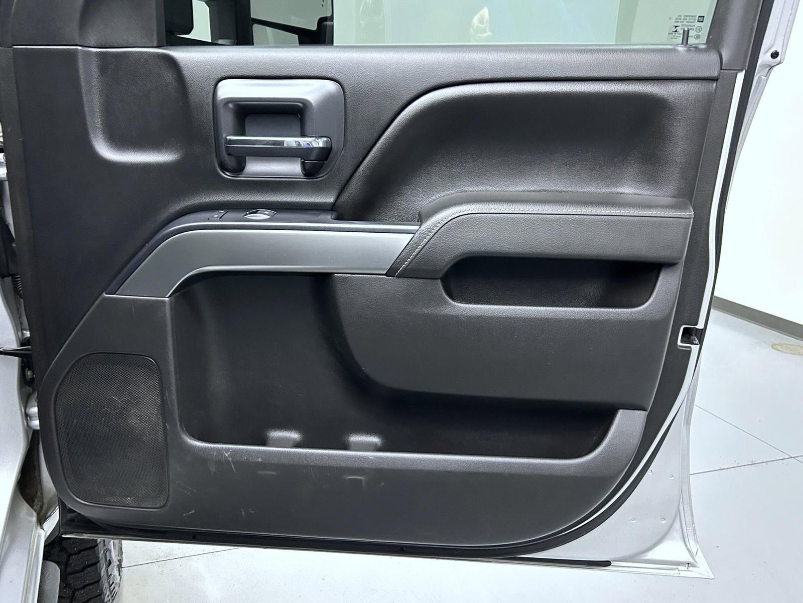 Used 2015 GMC Sierra 2500 SLE w/ SLE Preferred Package AWD/4WD image 16
