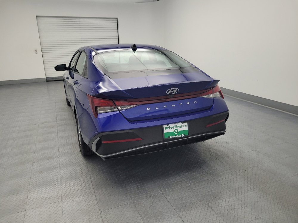 Used 2025 Hyundai Elantra SE FWD image 6