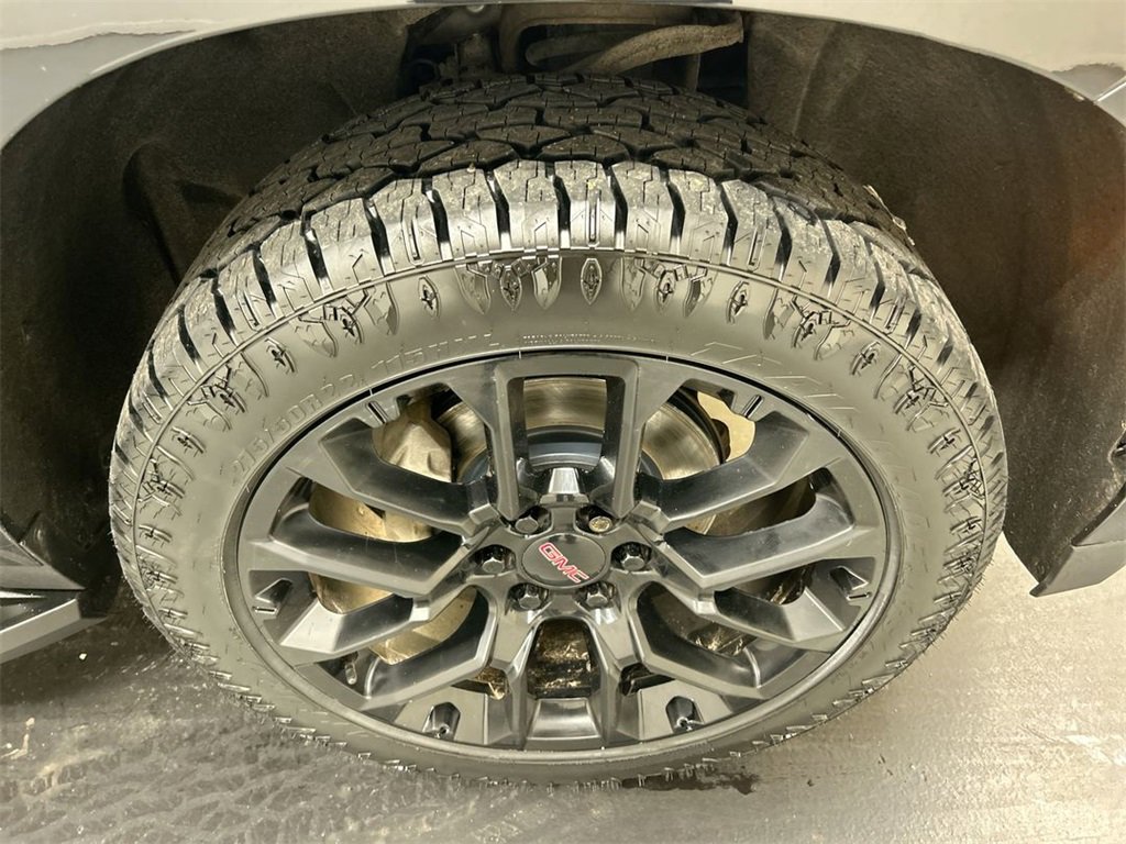 Used 2022 GMC Yukon SLT w/ SLT Premium Package image 8