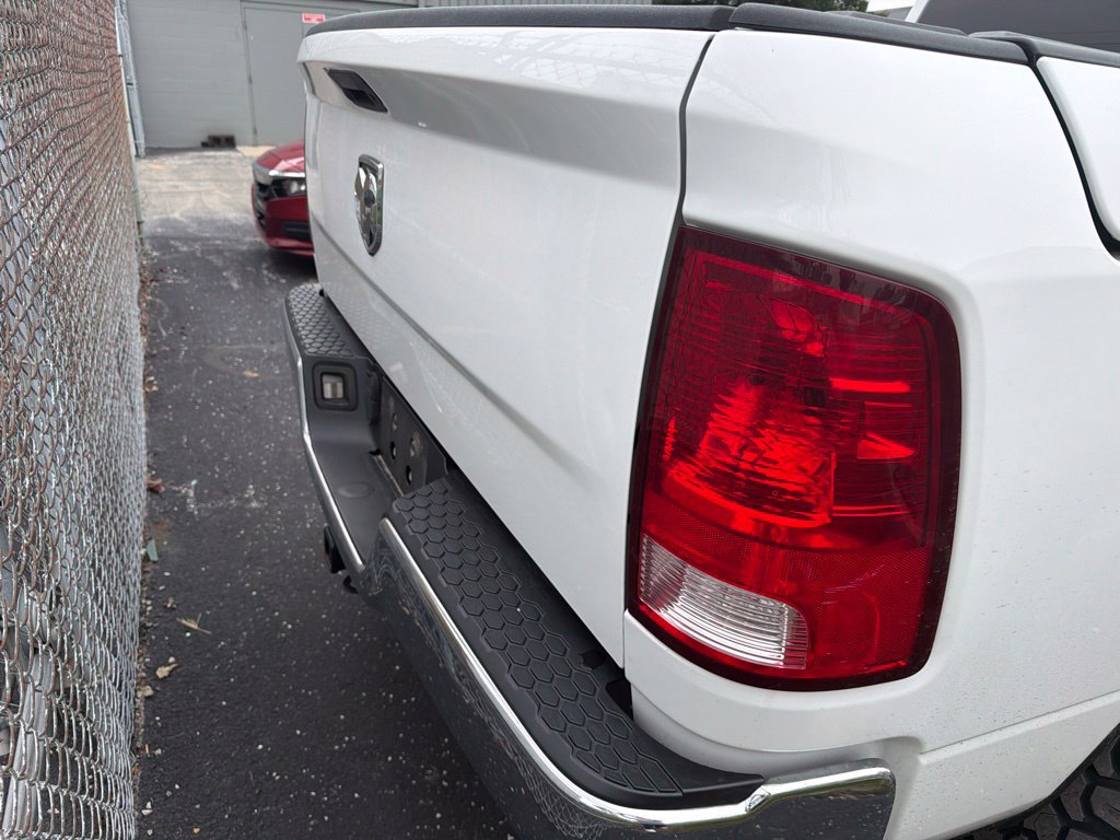 Used 2020 RAM 1500 4x4 Crew Cab Classic w/ Chrome Appearance Group image 6