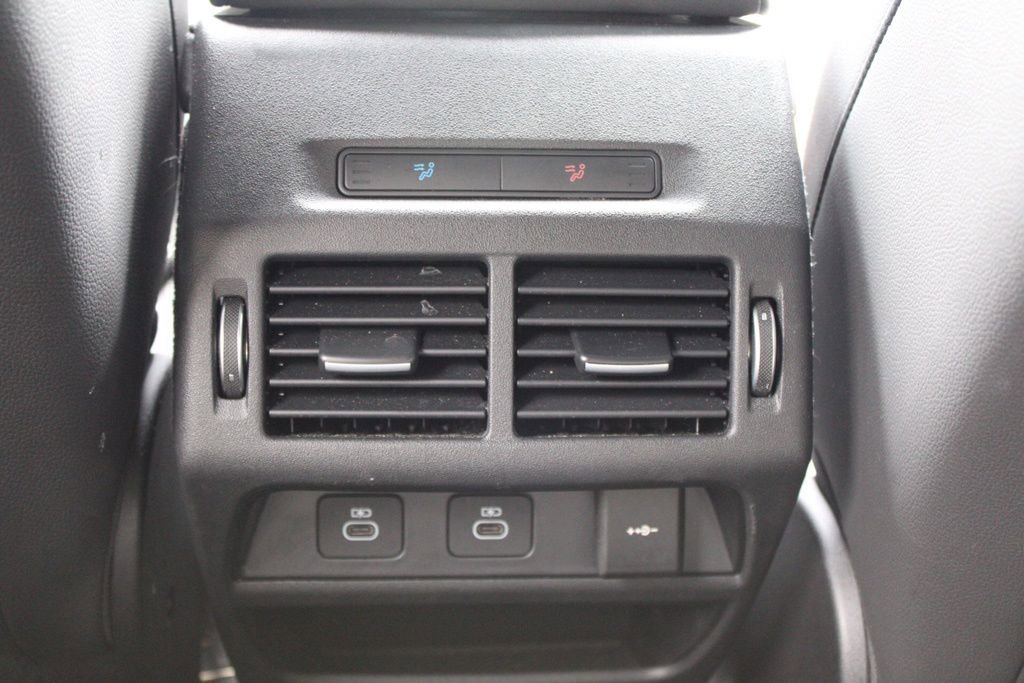 Certified 2024 Land Rover Discovery Sport Dynamic SE image 29