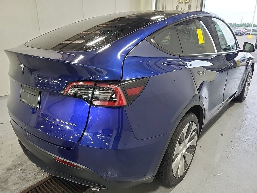Used 2023 Tesla Model Y Long Range AWD/4WD image 4