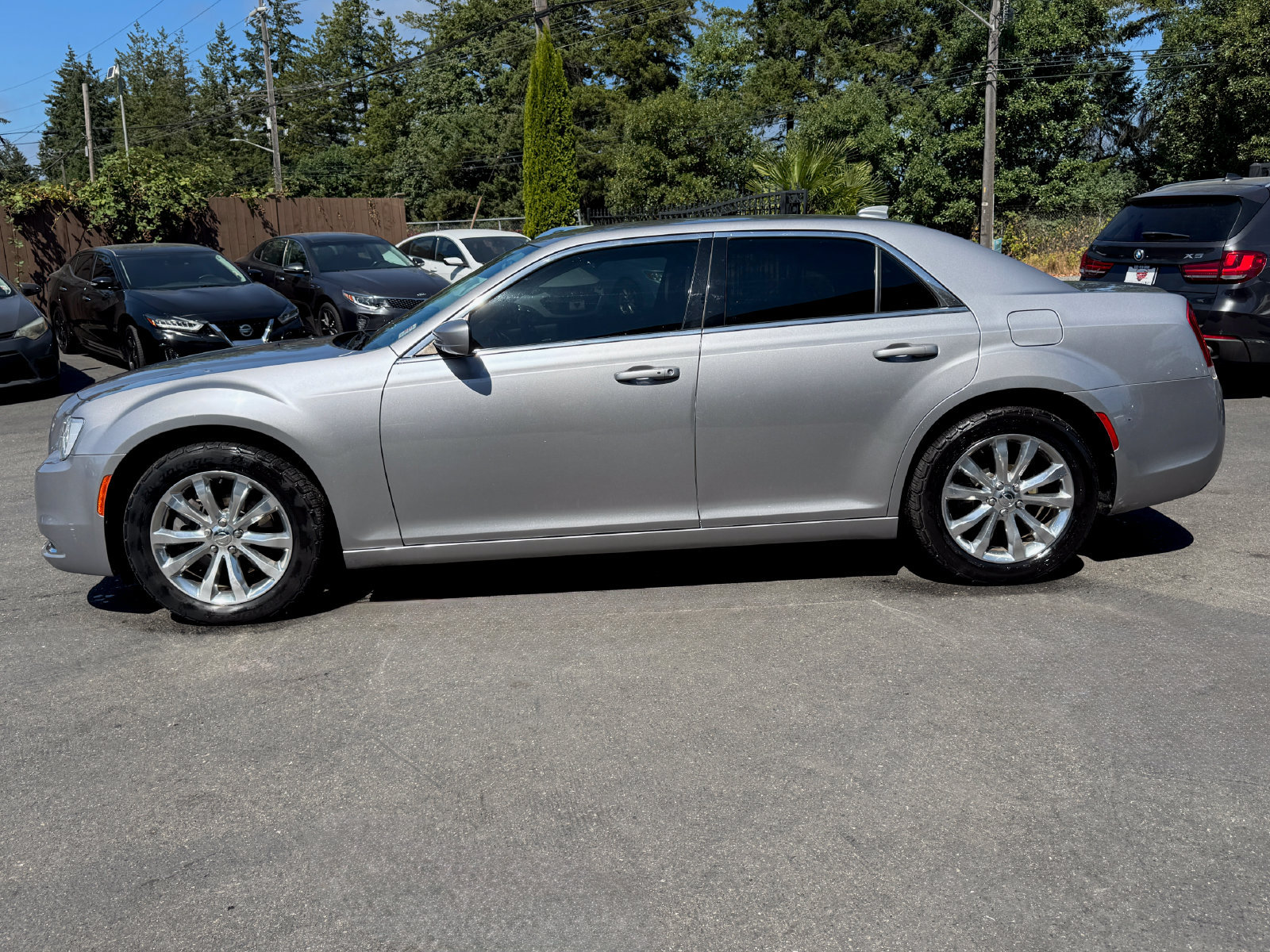 Used 2017 Chrysler 300 Limited AWD/4WD image 4