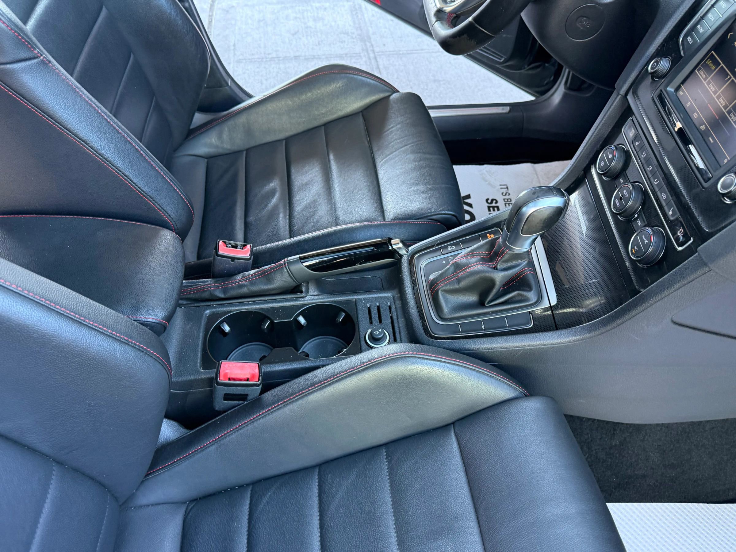 Used 2017 Volkswagen GTI SE image 25