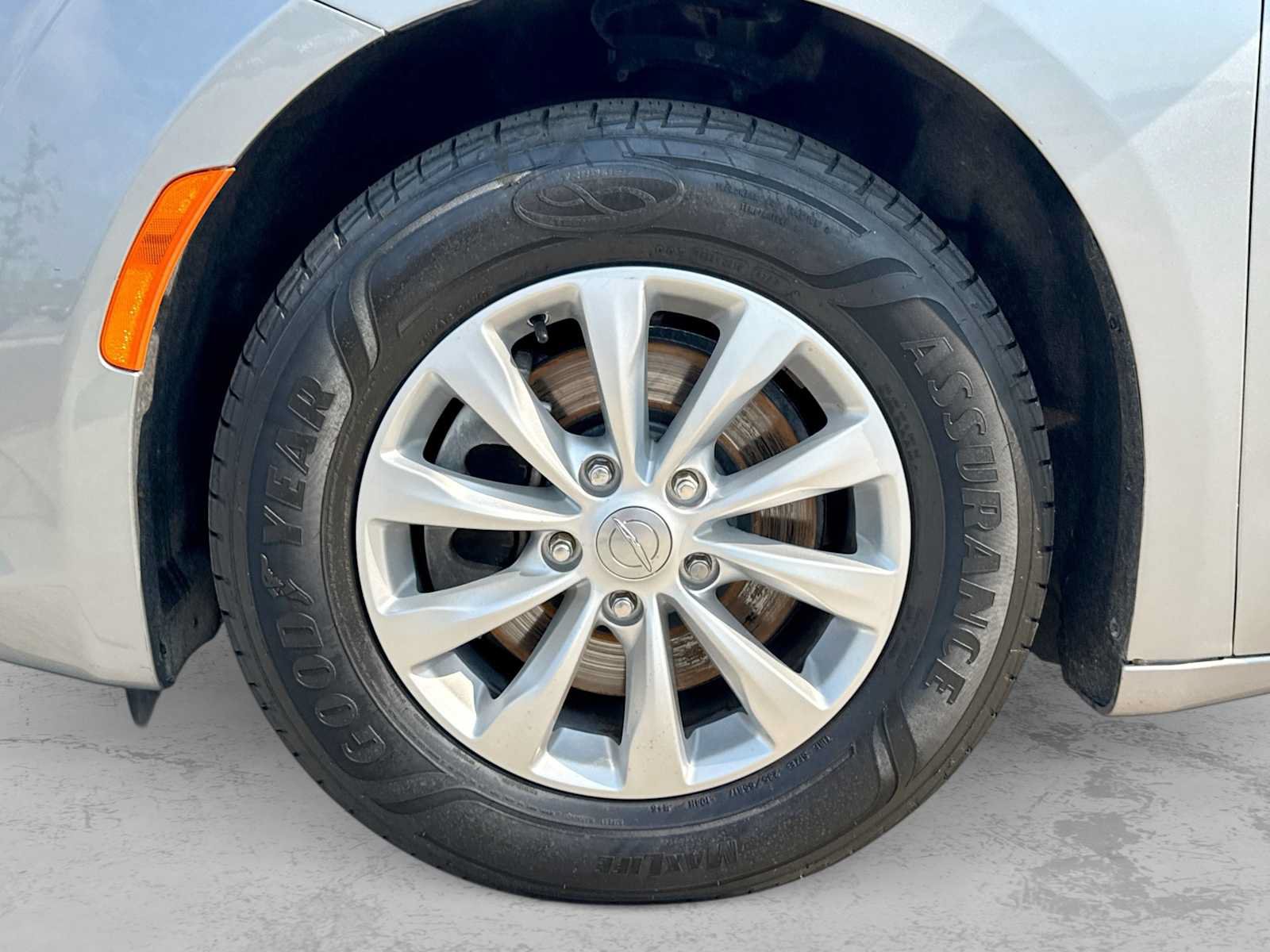 Used 2018 Chrysler Pacifica Touring-L FWD image 13