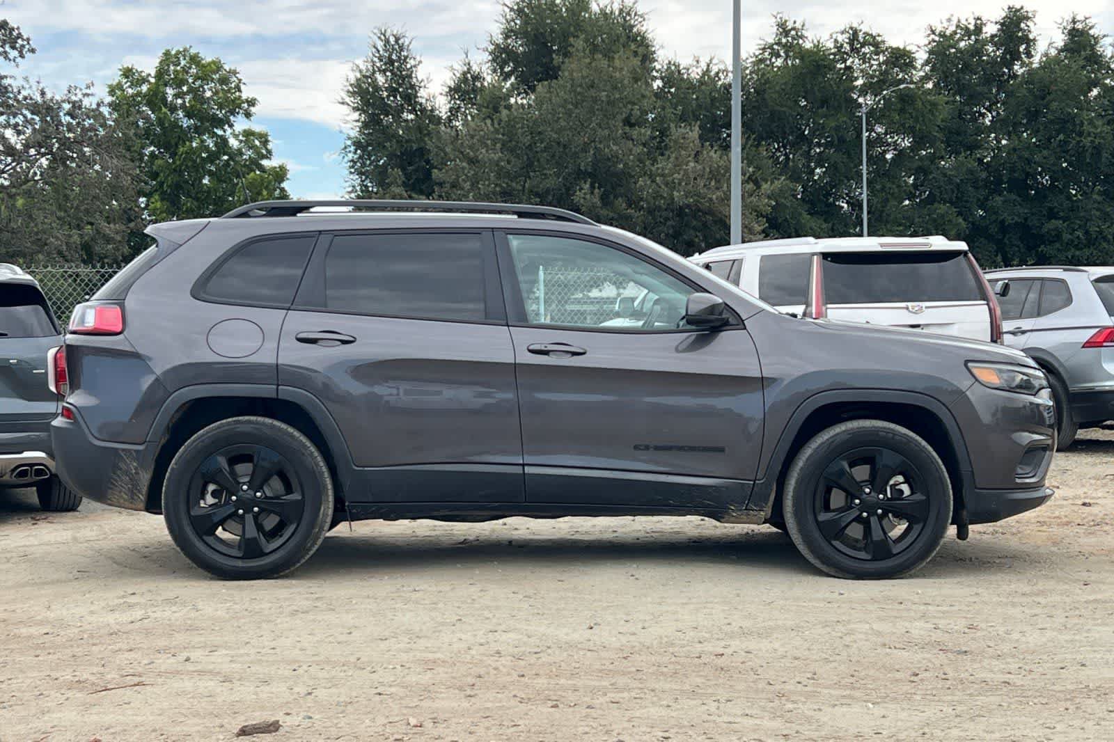 Used 2021 Jeep Cherokee Latitude Plus AWD/4WD image 9