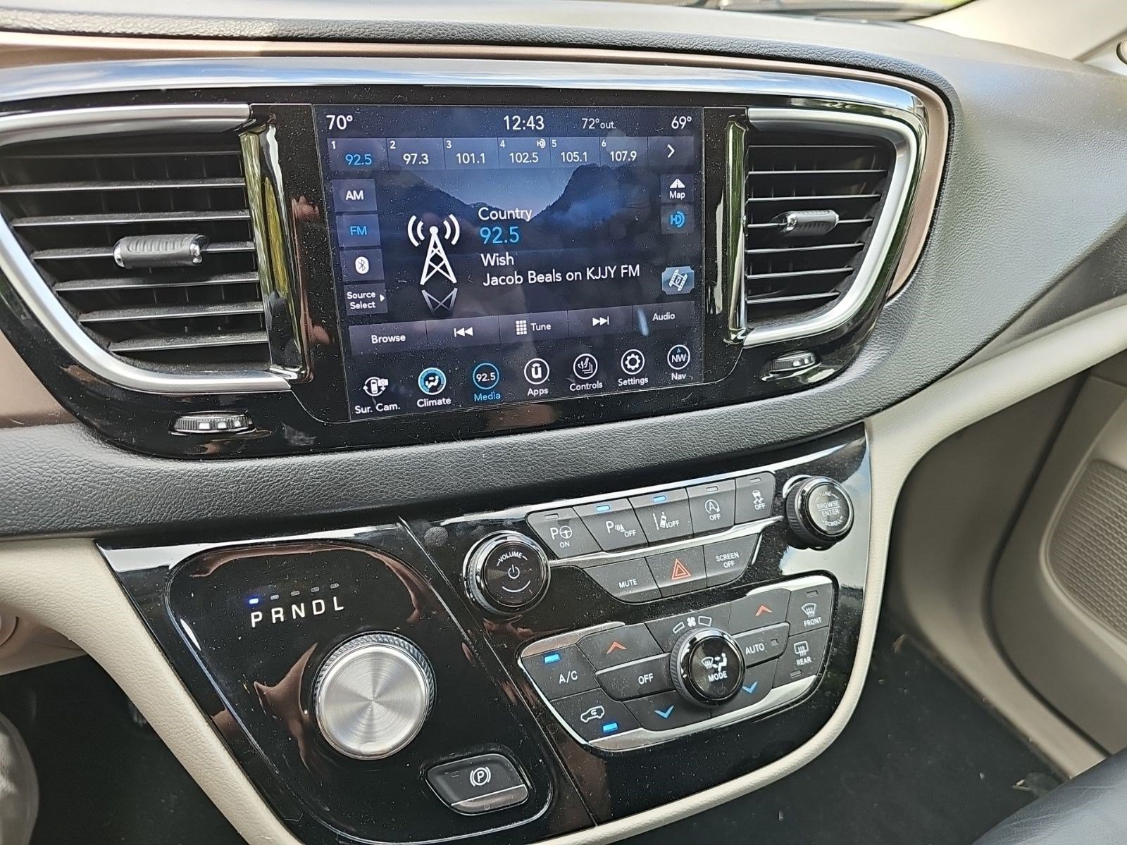 Used 2019 Chrysler Pacifica Touring-L Plus w/ Advanced Safetytec Group FWD image 22
