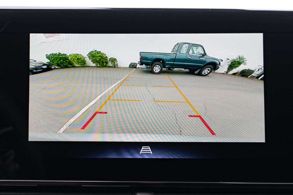 Used 2025 Chevrolet Trax LT FWD image 19