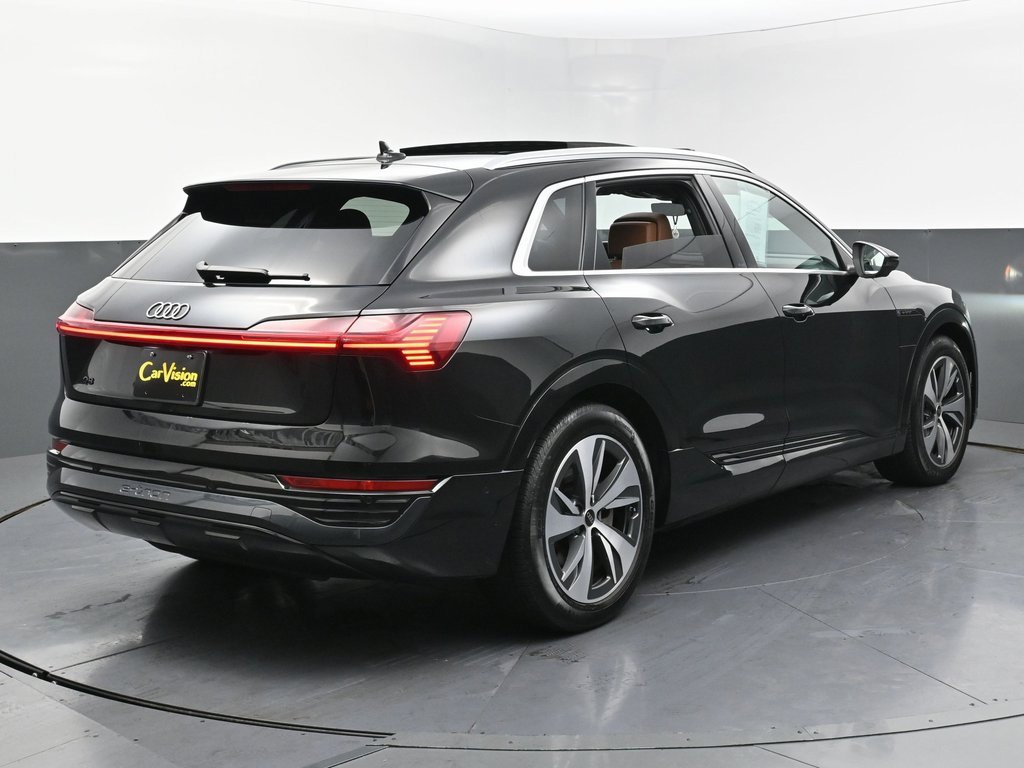Used 2024 Audi Q8 e-tron Premium Plus image 5