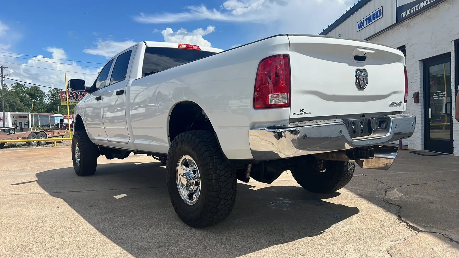 Used 2018 RAM 3500 Tradesman w/ Chrome Appearance Group AWD/4WD image 2