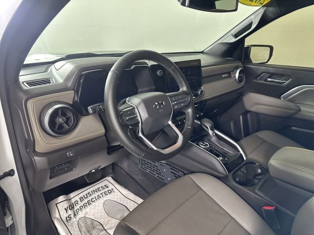 Used 2025 Chevrolet Colorado ZR2 w/ Midnight Edition image 23