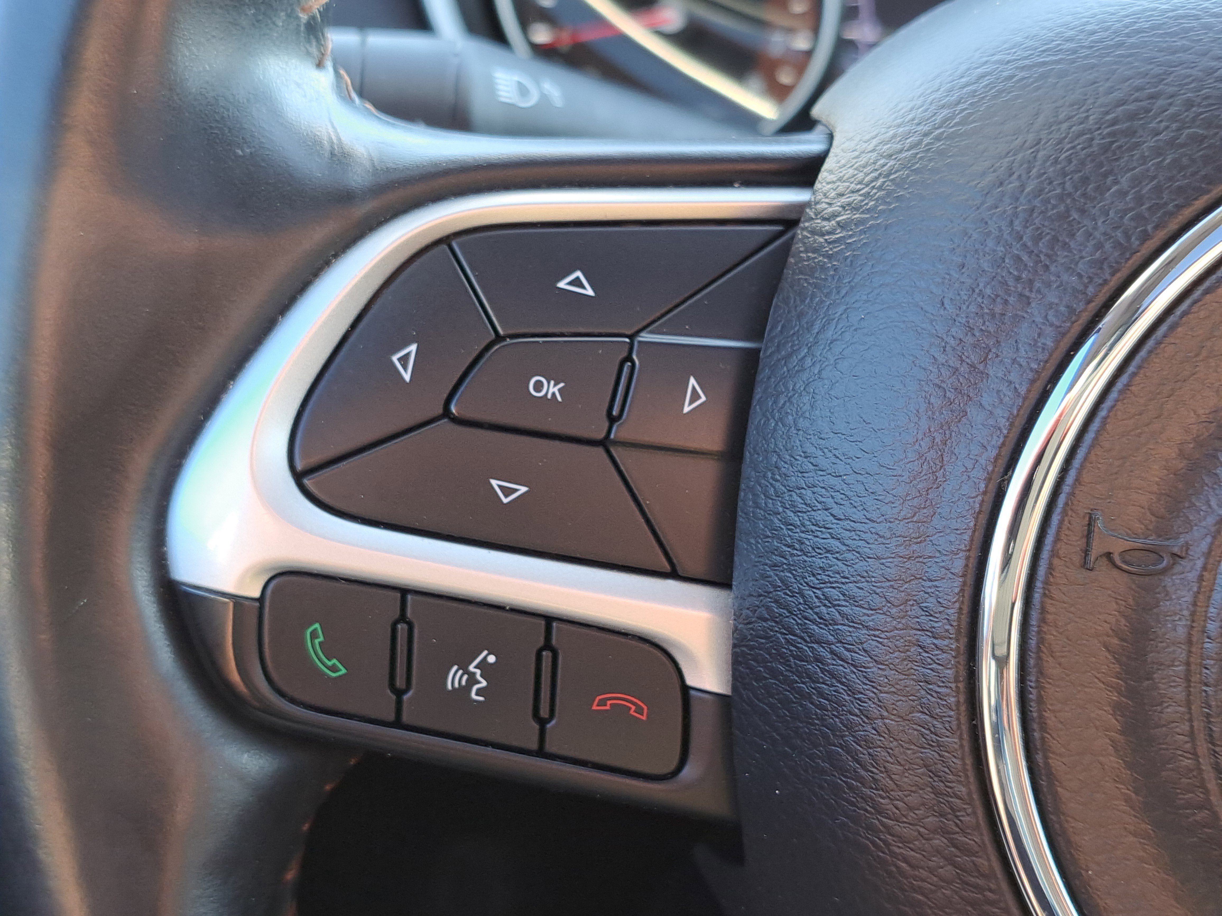 Used 2018 Jeep Compass Latitude w/ Popular Equipment Group image 18