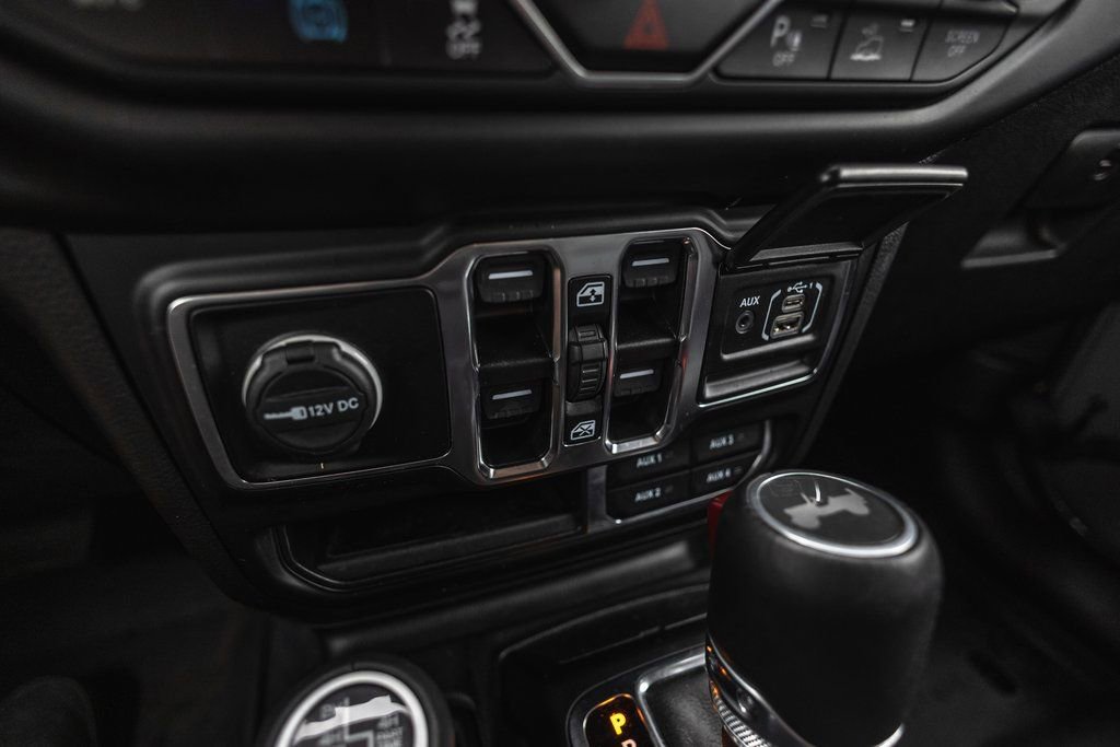 Used 2022 Jeep Wrangler Unlimited Sahara w/ Cold Weather Group image 17