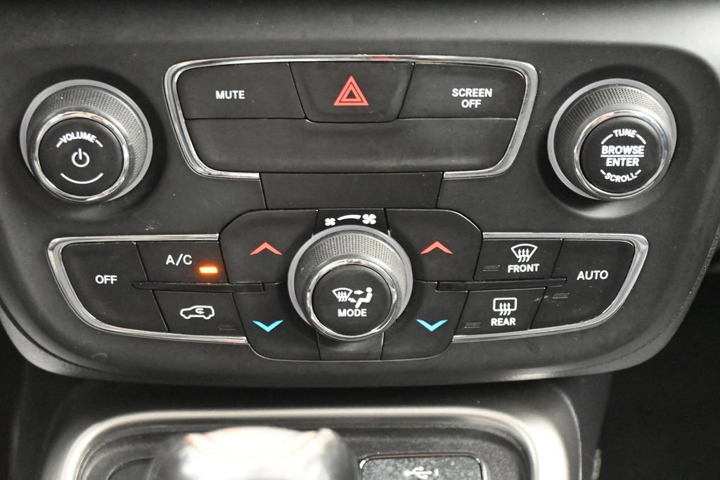 Used 2019 Jeep Compass Latitude w/ Cold Weather Group AWD/4WD image 16