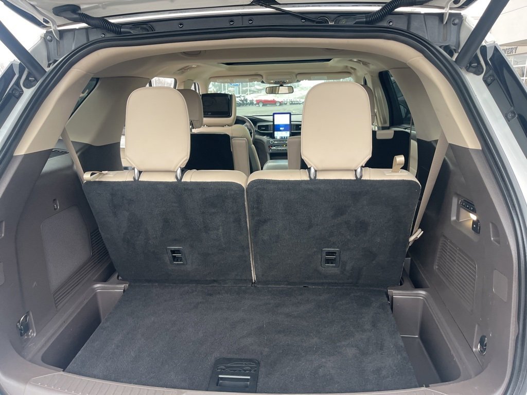 Used 2020 Ford Explorer Platinum w/ Premium Technology Package image 12