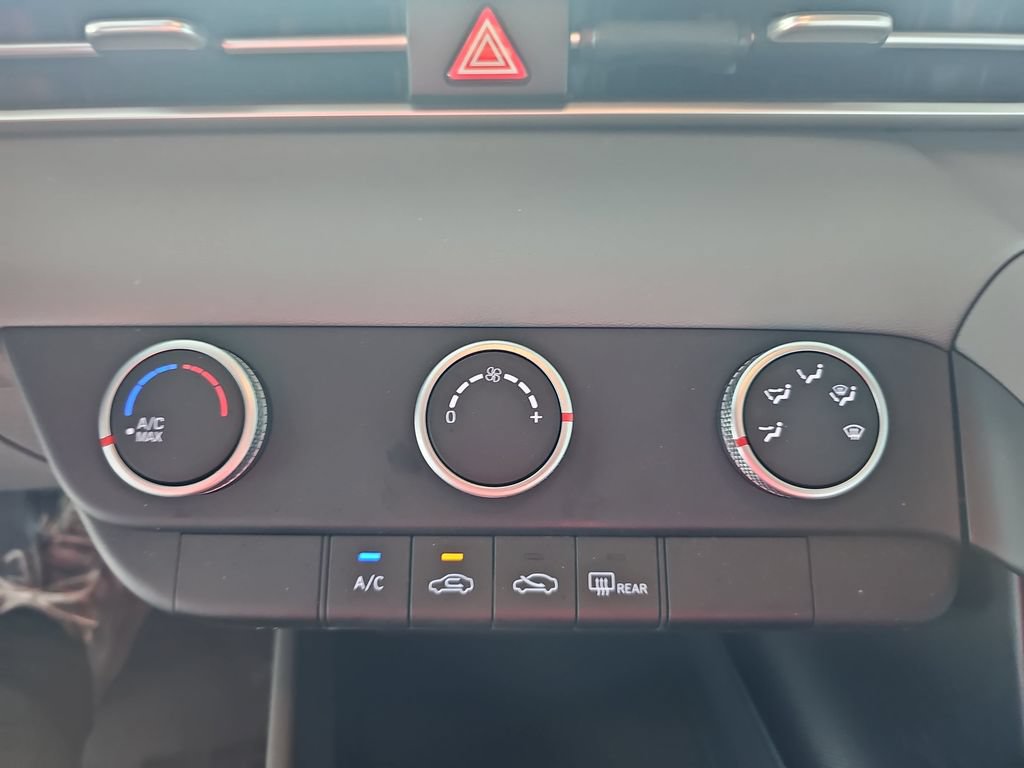 Certified 2023 Hyundai Elantra SE FWD image 22
