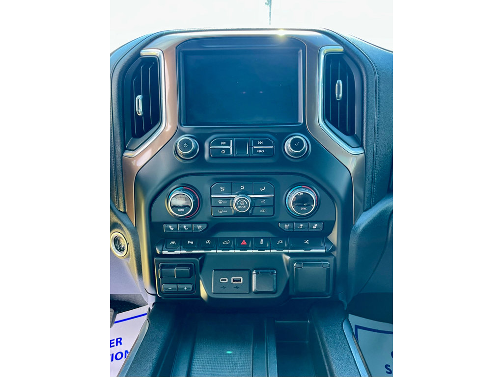 Used 2019 Chevrolet Silverado 1500 High Country w/ Technology Package AWD/4WD image 9