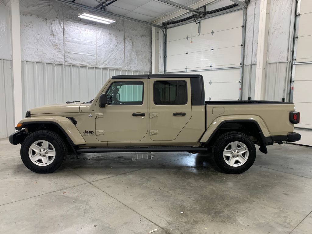 Used 2020 Jeep Gladiator Sport w/ Quick Order Package 24S AWD/4WD image 4