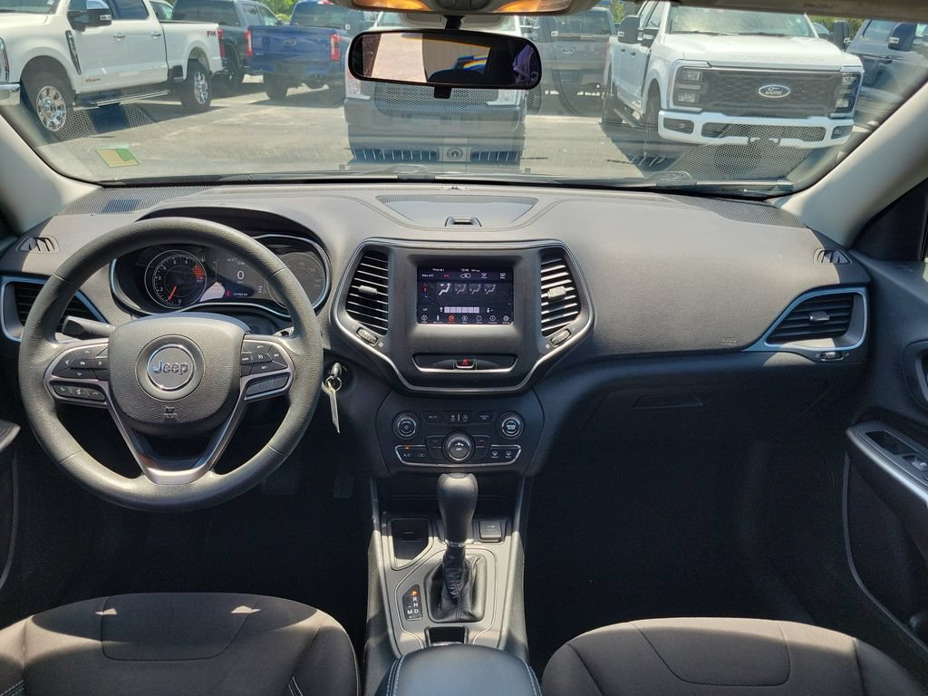 Used 2019 Jeep Cherokee Latitude w/ Popular Appearance Group FWD image 11