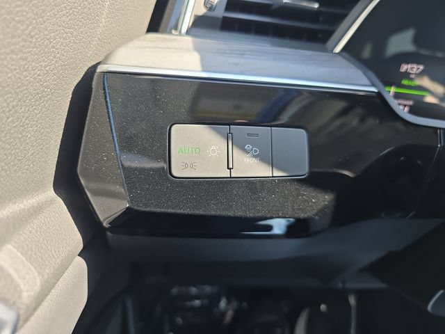 Used 2021 Audi e-tron Premium w/ Convenience Plus Package AWD/4WD image 29
