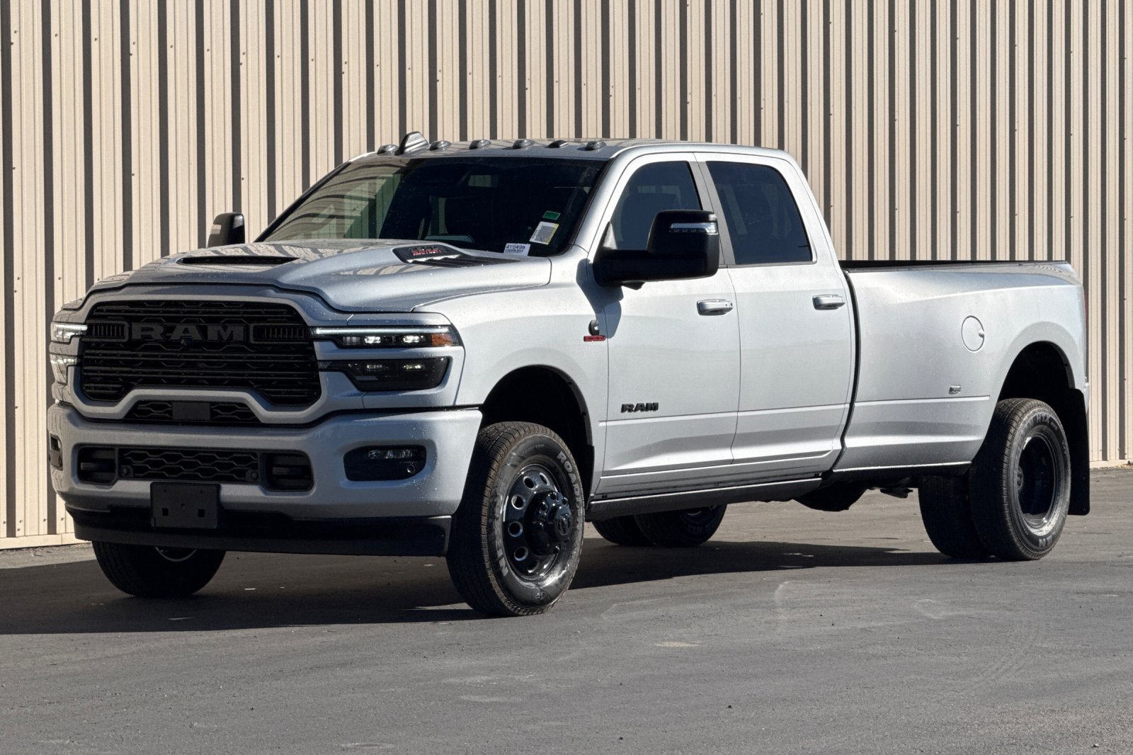 New 2026 RAM 3500 Laramie AWD/4WD image 10