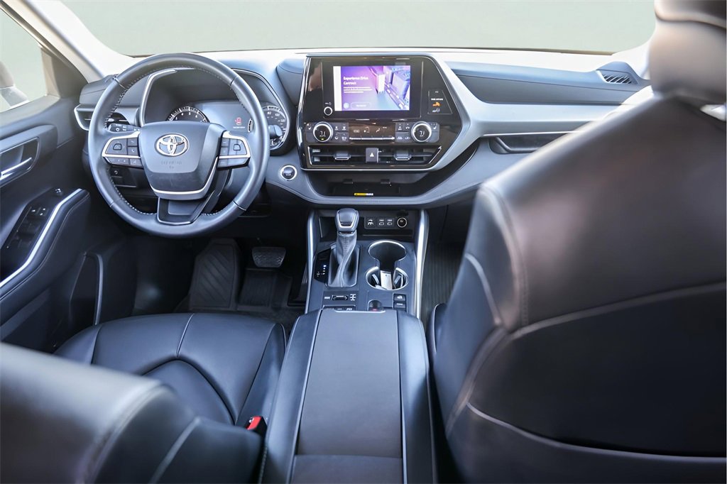 Used 2023 Toyota Highlander XLE image 29
