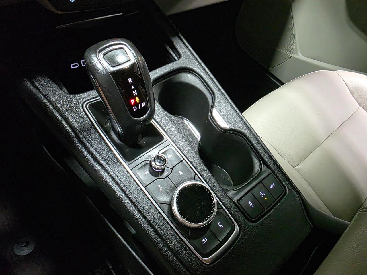 Used 2019 Cadillac XT4 Luxury w/ Cold Weather Package AWD/4WD image 34