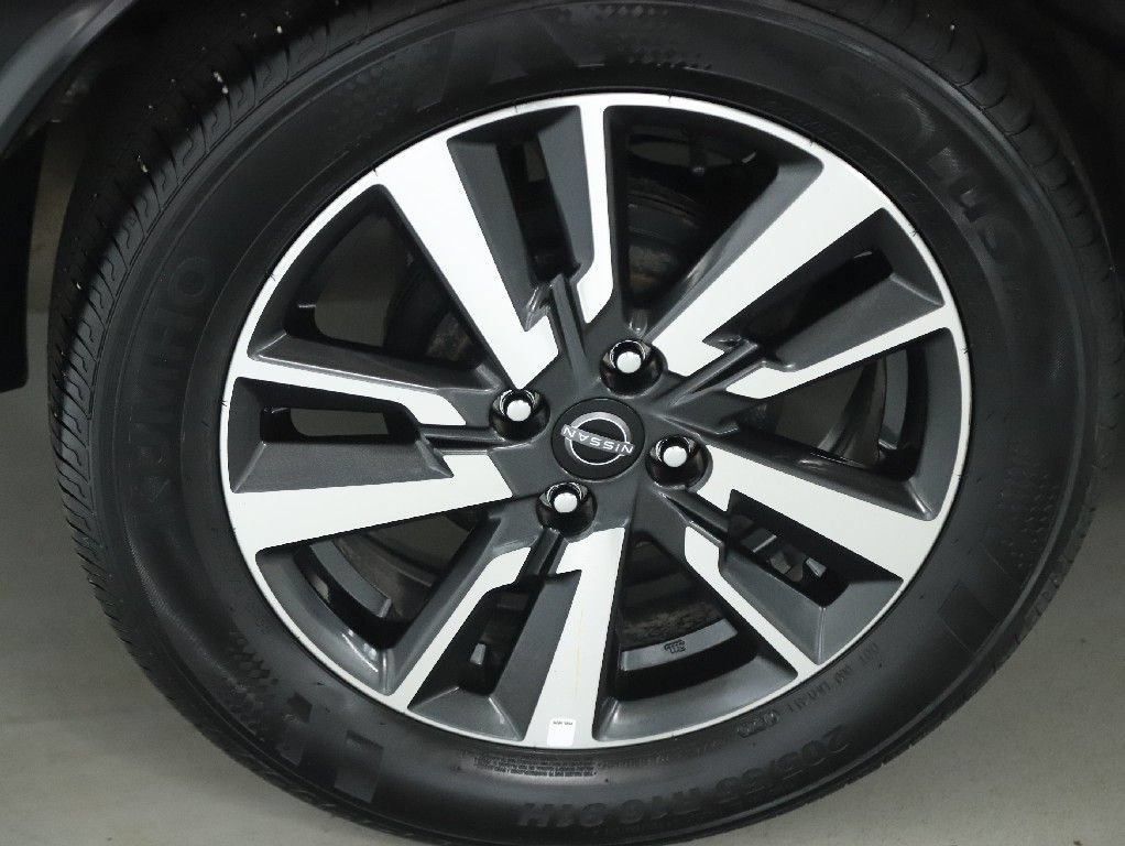 Used 2025 Nissan Versa SV FWD image 12