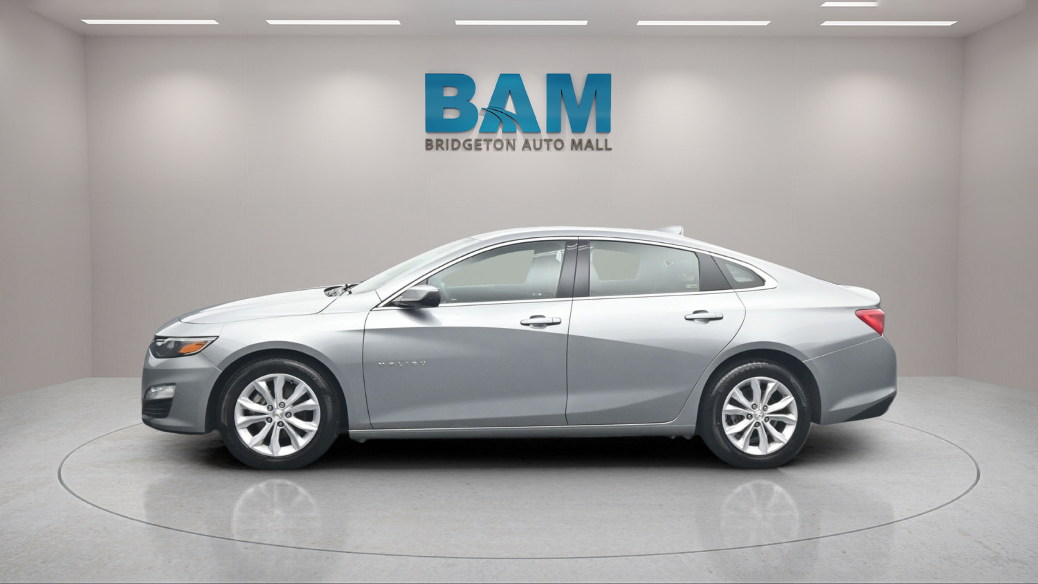 Used 2025 Chevrolet Malibu LT FWD image 3
