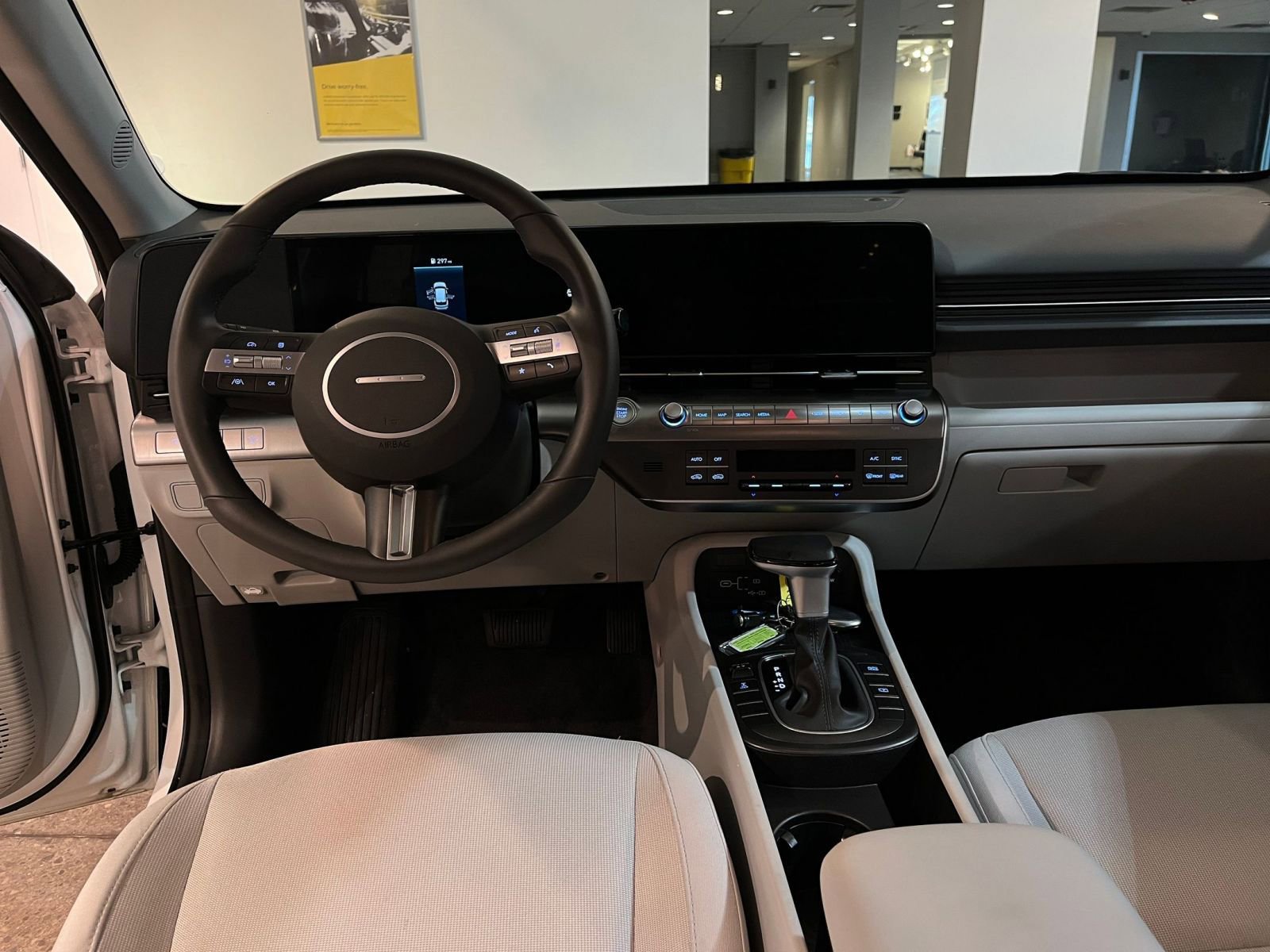 Used 2025 Hyundai Kona SEL image 34