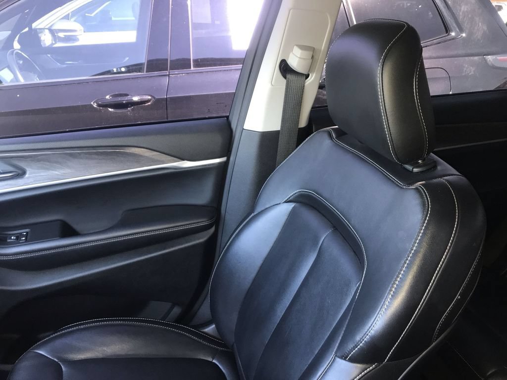 Used 2021 Jeep Grand Cherokee L Limited AWD/4WD image 25