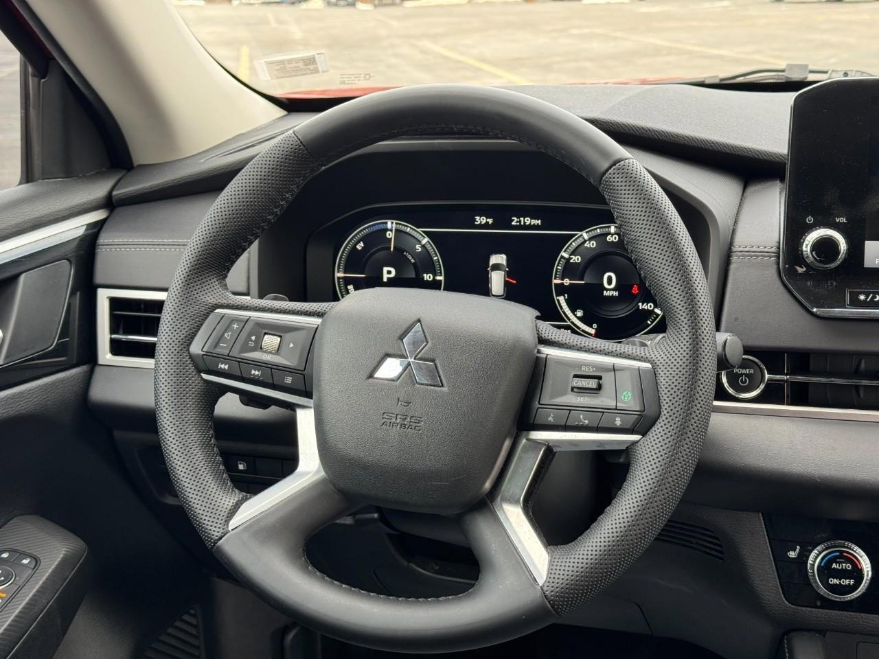 Used 2023 Mitsubishi Outlander SE image 12