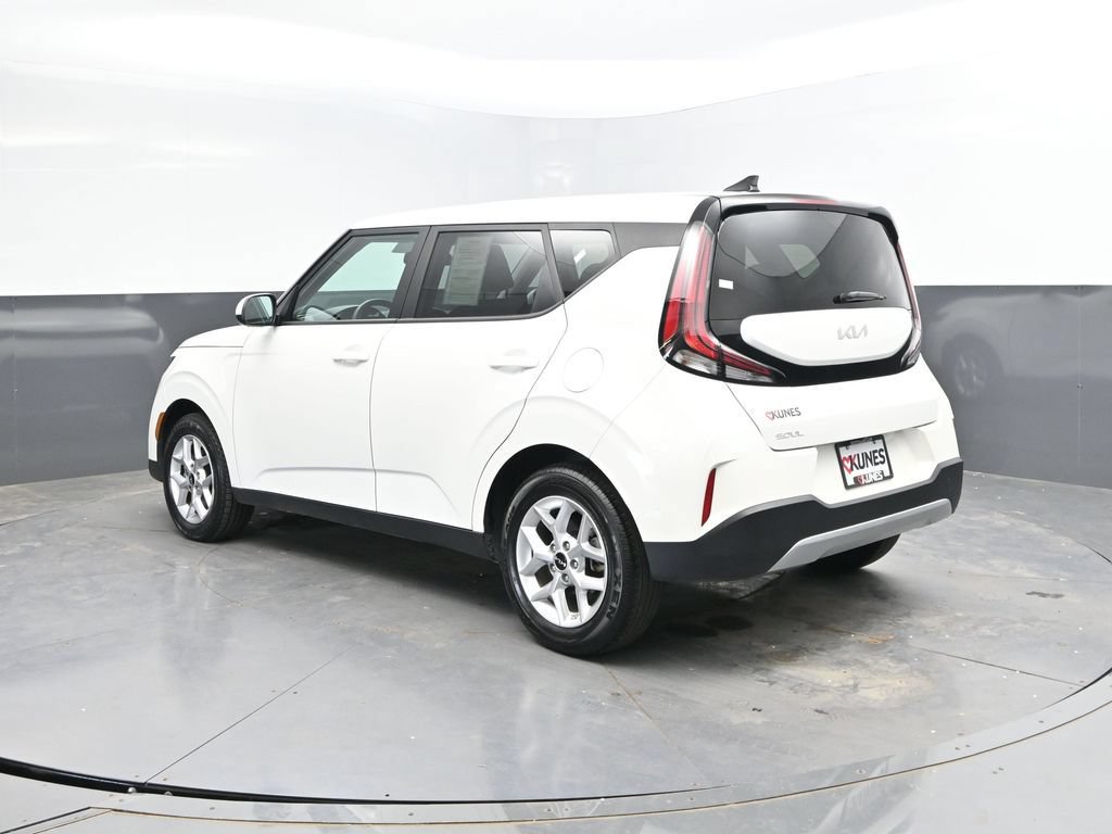 Used 2025 Kia Soul LX w/ LX Technology Package FWD image 5