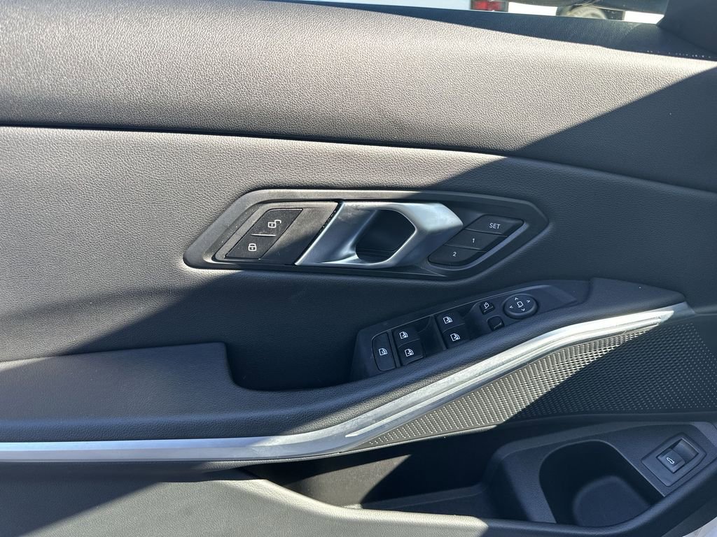 Used 2025 BMW 330i Sedan image 30