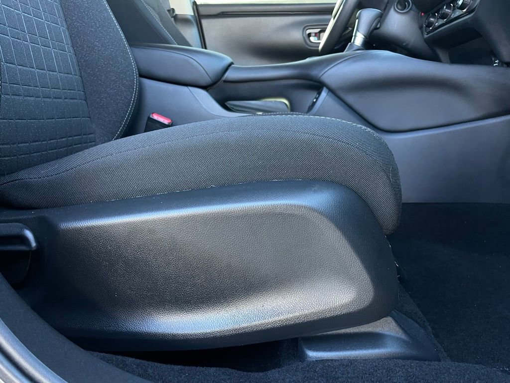 Certified 2025 Honda HR-V LX image 30